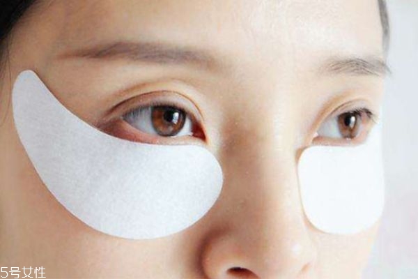 先敷眼膜还是先擦水乳,眼贴膜是涂水乳之后用还是之前用