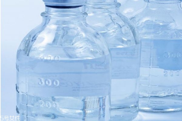 生理盐水可以湿敷痘痘吗,生理盐水可以擦脸上痘痘吗