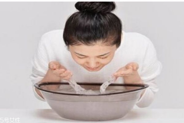 淘米水洗脸有什么好处呢?,用淘米水洗脸有什么好处