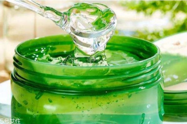 芦荟胶适合油皮吗,芦荟胶油腻吗