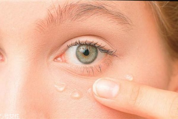 眼部精华和眼霜有什么区别,精华眼霜和眼霜有什么区别 眼部精华和眼霜有什么区别,精华眼霜和眼霜有什么区别