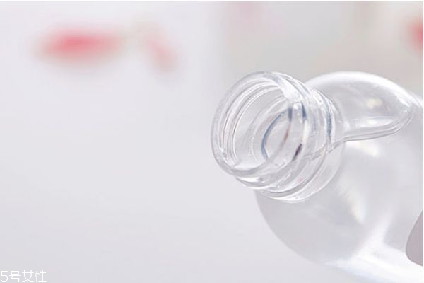 晚上用完精华液还用乳液吗,精华液用了还用乳液吗 晚上用完精华液还用乳液吗,精华液用了还用乳液吗