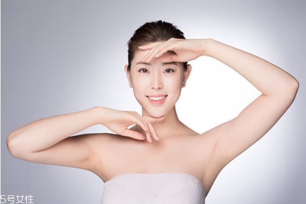 如何淡化黑色素沉着的斑点,如何去除斑点和黑色素