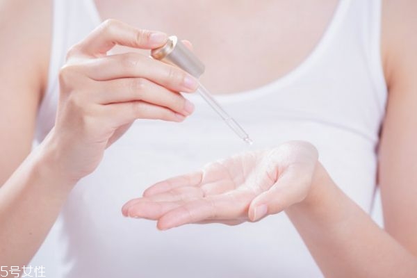 爽肤水和精华水哪个先用,先用爽肤水还是精华水?