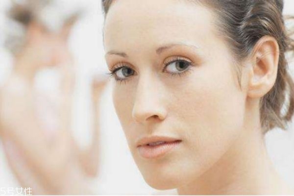 下巴老反复长痘痘是什么原因,下巴老长痘痘是怎么回事