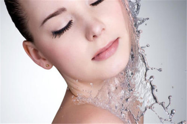 刷牙的时候加盐可以变白吗?,用食用盐刷牙能白吗 刷牙的时候加盐可以变白吗?,用食用盐刷牙能白吗