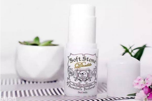 止汗喷雾和走珠哪个好,止汗喷雾好用还是滚珠的好用