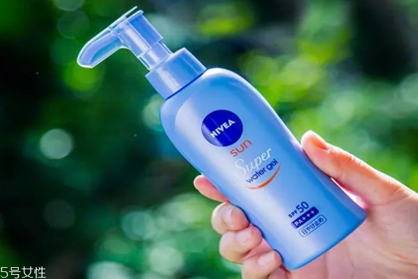 学生性价比高的防晒霜军训,学生防晒霜推荐性价比高
