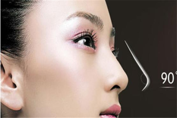 鼻子脱皮处理小妙招,鼻子脱皮快速解决方案