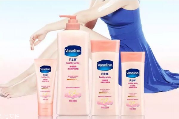 洗完澡擦身体乳吗,洗完澡要擦身体乳吗