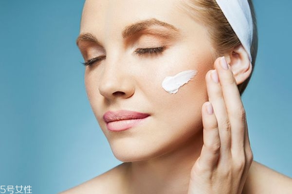 面霜跟乳液都要用吗,乳液能和面霜一起用吗