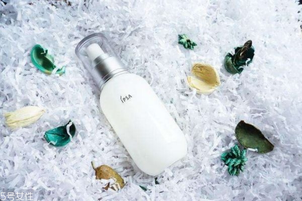 油皮夏天用乳液很油可以不用吗,油皮可以不用乳液吗 油皮夏天用乳液很油可以不用吗,油皮可以不用乳液吗