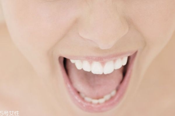 唇色深如何改善,改变唇色深最好的办法