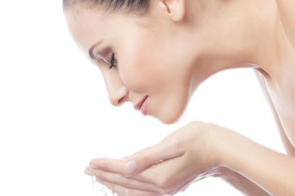 护肤完脸上黏黏的怎么办,护肤品涂上去脸上黏黏怎么办