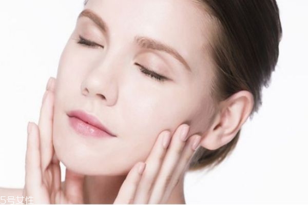 什么牌子烟酰胺精华好,含烟酰胺的精华液