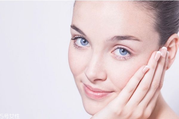 烟酰胺会变白吗,烟酰胺白天用会变黑吗