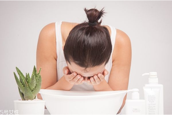 皂基洗面奶多久用一次比较好,皂基洗面奶多久用一次?