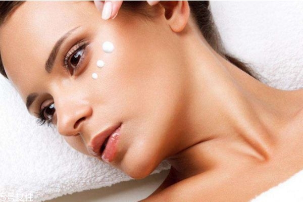 闭口是怎么形成的原因,闭口是因为什么原因引起的