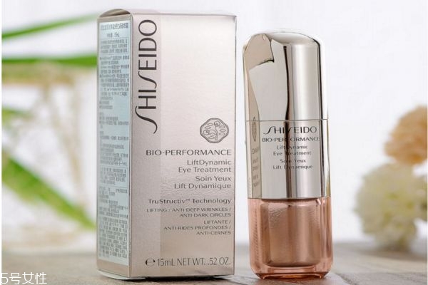 涂眼霜的最佳时间是几点钟,眼霜什么时候擦效果最好