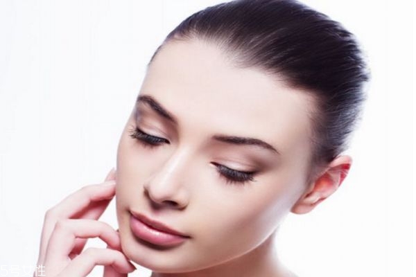 肌底液和眼霜先用哪个,眼肌底液和眼霜同时用吗 肌底液和眼霜先用哪个,眼肌底液和眼霜同时用吗