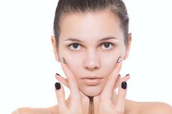 肌底液早晚都用吗,肌底液早晚都要用吗?