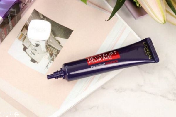 眼霜是睡前用还是睡后用,眼霜睡觉前多久使用