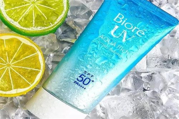 涂防晒霜能变白吗,坚持擦防晒霜可以变白吗