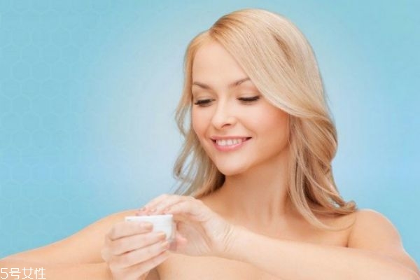 乳液和面霜需要同时用吗,乳液能和面霜一起用吗