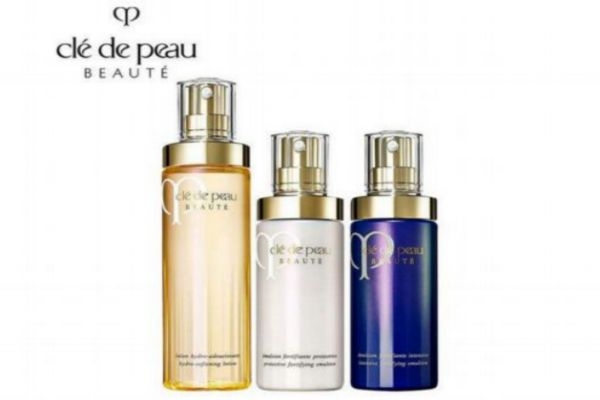 水乳和精华哪个更重要,精华和乳液哪个重要 水乳和精华哪个更重要,精华和乳液哪个重要