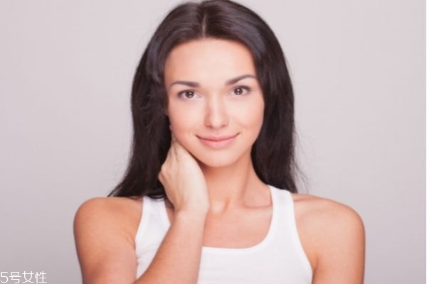 脸突然间特别干燥是怎么回事,脸突然变干燥是什么原因