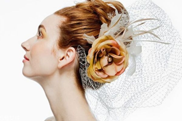 颈纹多大年龄开始有,多少岁会有颈纹