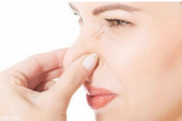 如何消除鼻翼两侧发红,鼻翼两侧泛红是什么原因怎么治疗 如何消除鼻翼两侧发红,鼻翼两侧泛红是什么原因怎么治疗