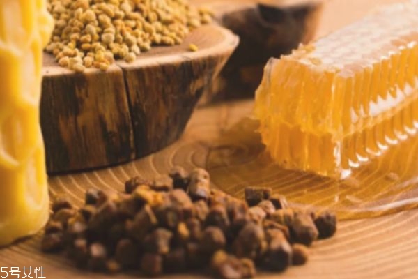 蜂胶的作用和功效价格和适宜人群,蜂胶的作用和功效有哪些? 蜂胶的作用和功效价格和适宜人群,蜂胶的作用和功效有哪些?