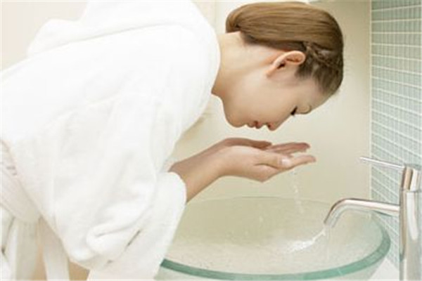 夏天祛斑好还是冬天祛斑好,正确的涂抹祛斑霜方法