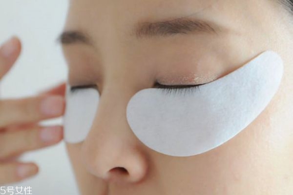 眼贴和面膜可以一起用吗,眼贴膜能和面膜一起用吗