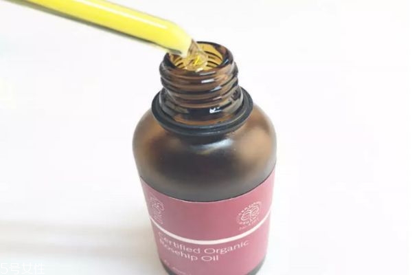 玫瑰果油搭配什么精油,玫瑰精华油怎么使用