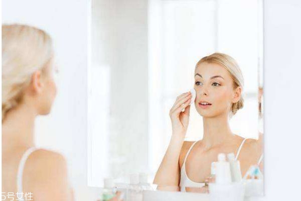 化妆水可以天天湿敷吗,每天用化妆水湿敷皮肤好吗?