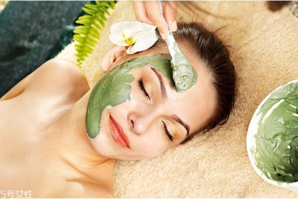 睡眠面膜搓泥要洗掉吗,抹上睡眠面膜后居然能搓出泥来