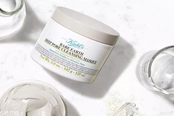 护肤品涂在脸上刺痛是怎么回事,涂了护肤品脸刺痛是什么原因