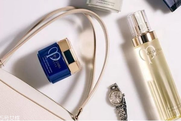 两种不同牌子的水乳可以一起用吗,不同牌子的水乳可以一起用吗?