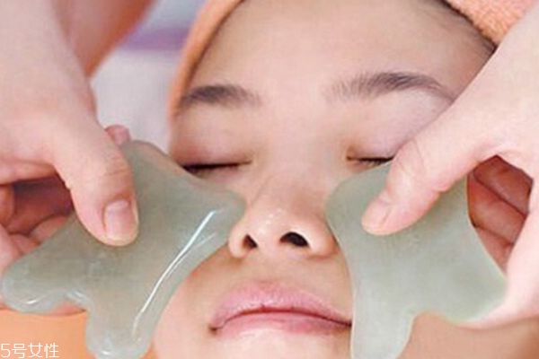 面部刮痧可以祛斑吗,面部刮痧能祛斑吗,可以每晚刮吗
