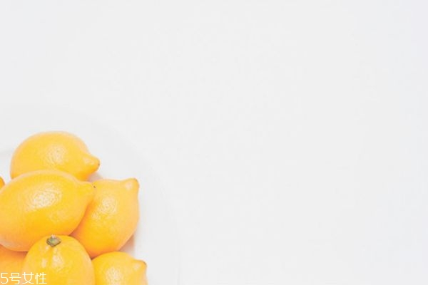 柠檬片敷脸能祛痘吗,柠檬敷脸可以祛痘吗