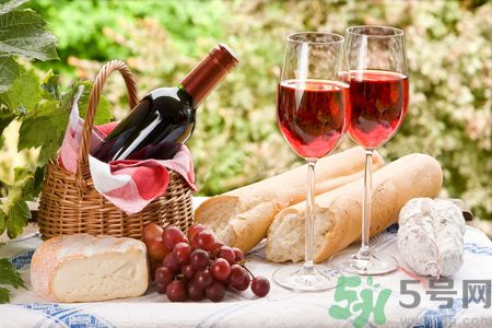 专家建议卧室内不要摆放过多绿色植物的主要原因是,专家建议几岁学武术