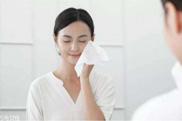 一天洗几次脸对皮肤好,用什么东西洗脸可以让脸变白