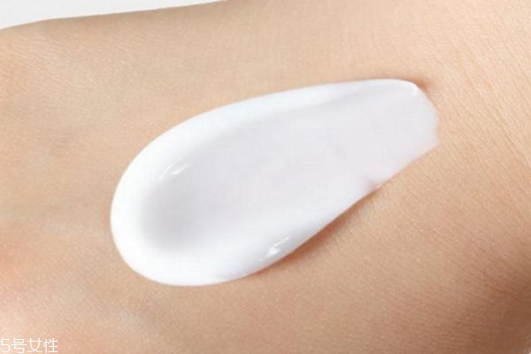 凝露和乳液先用哪个,乳液和水凝露先用哪个 凝露和乳液先用哪个,乳液和水凝露先用哪个