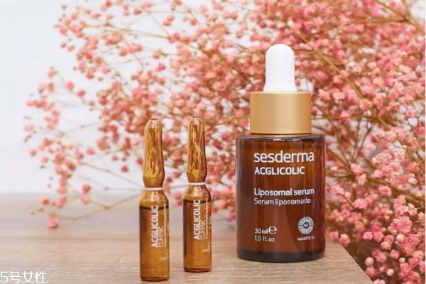 精华液晚上用还是白天用比较好,精华液是白天用还是晚上用