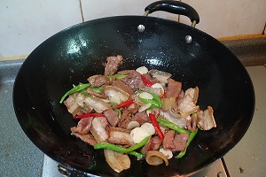 悦薇眼霜和怡丽丝尔眼霜哪个好一点,悦薇眼霜和怡丽丝尔眼霜哪个好用