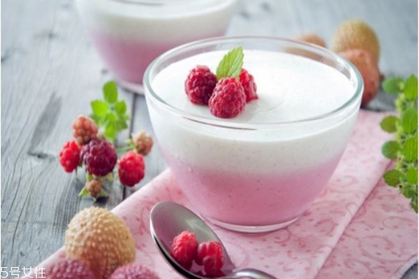 喝牛奶的最佳时间?,喝牛奶的最佳时间是早上还是晚上