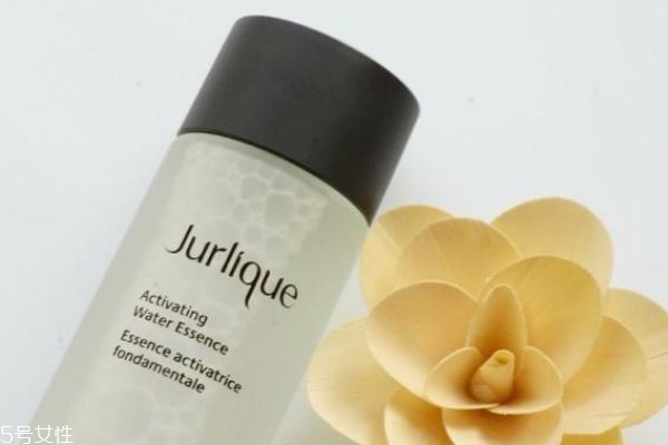 茱莉蔻精华水使用方法,兰蔻精华水的正确使用顺序