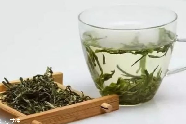 茶叶洗脸有什么好处吗,用茶叶水洗脸有什么好处和坏处